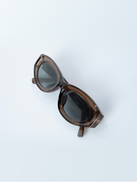 Wide Retro Look Sunglasses