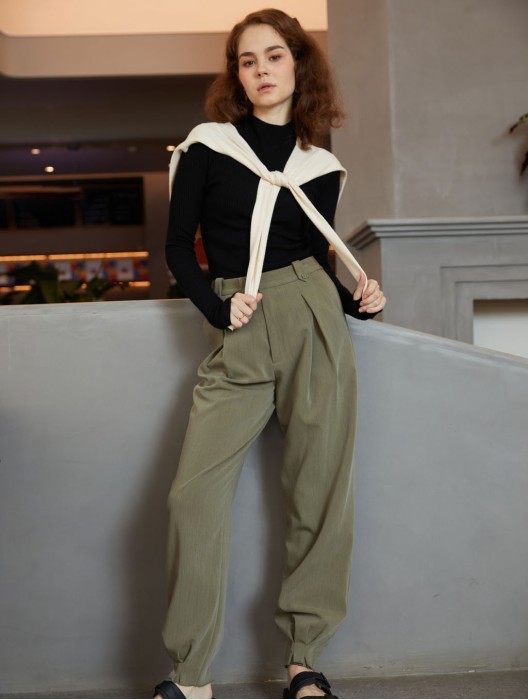 Classic Pleated Pants