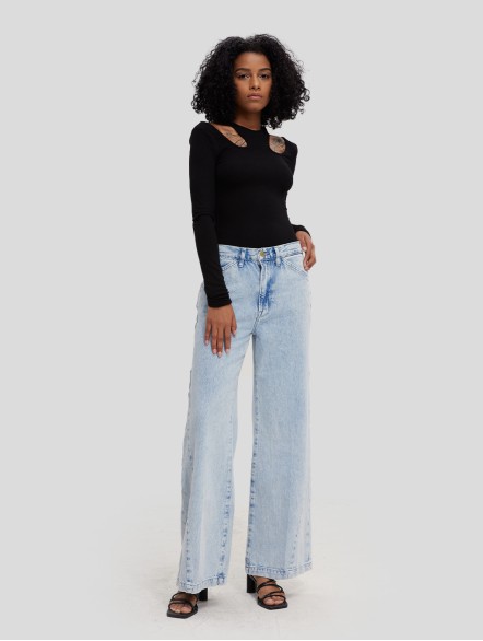 Wide-leg Light Washed Jeans