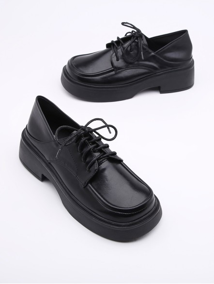 Lace-up closure Loafers