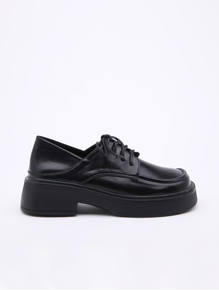 Lace-up closure Loafers